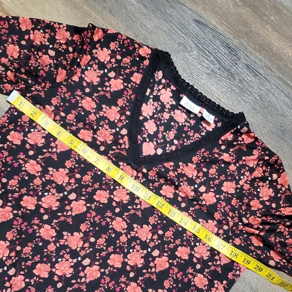 Que Pink and Black Floral Rose Lightweight V-Neck 3/4 Sleeve Nightie - Picture 6 of 9